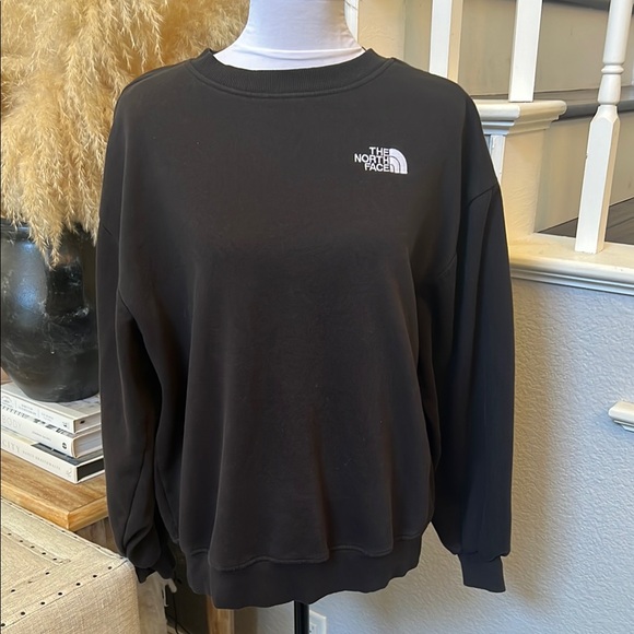 The North Face black crew sweatshirt. Oversized Size Small - Picture 2 of 7
